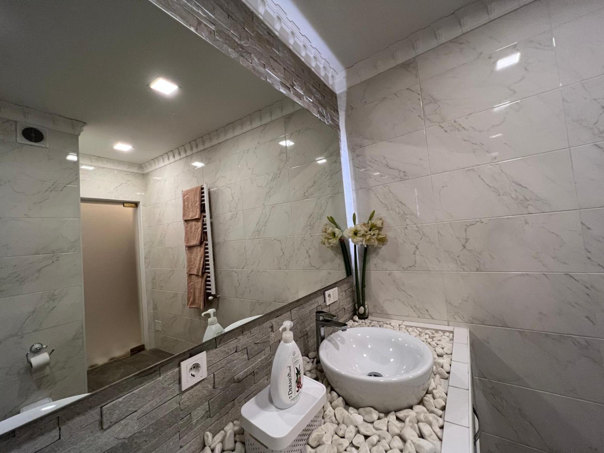 2 Bedrooms Heart Of City Center Chişinău Extérieur photo