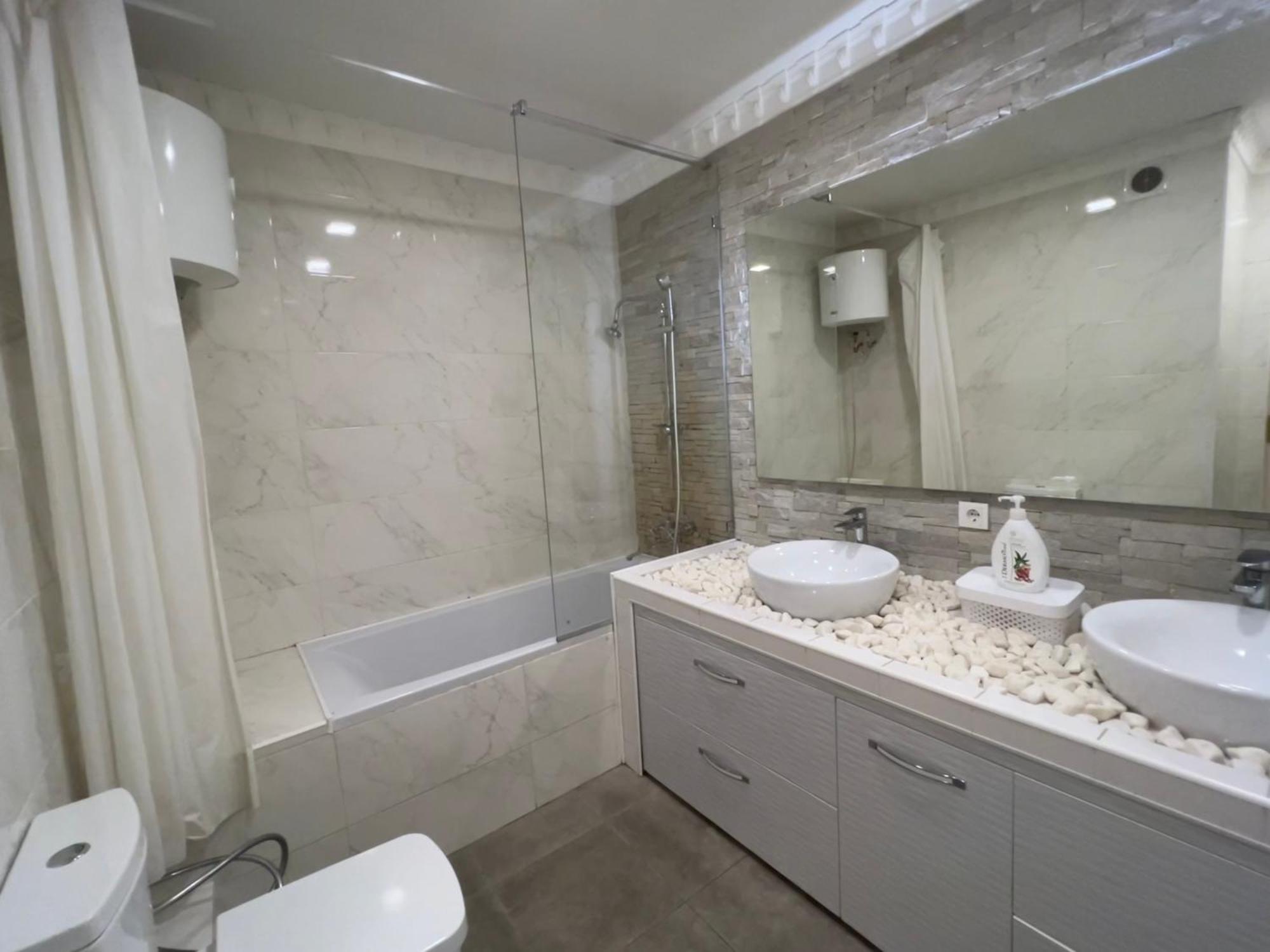 2 Bedrooms Heart Of City Center Chişinău Extérieur photo