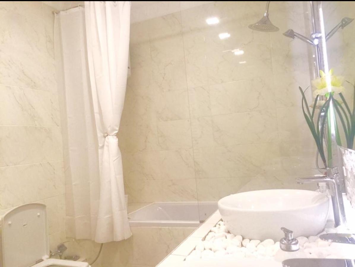 2 Bedrooms Heart Of City Center Chişinău Extérieur photo